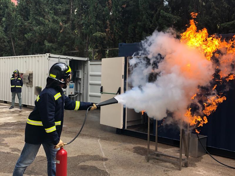 Centro de formación de Previnsa-Ademi en Barcelona – prácticas con fuego real Centro de formación de Previnsa-Ademi en Barcelona - prácticas con fuego real